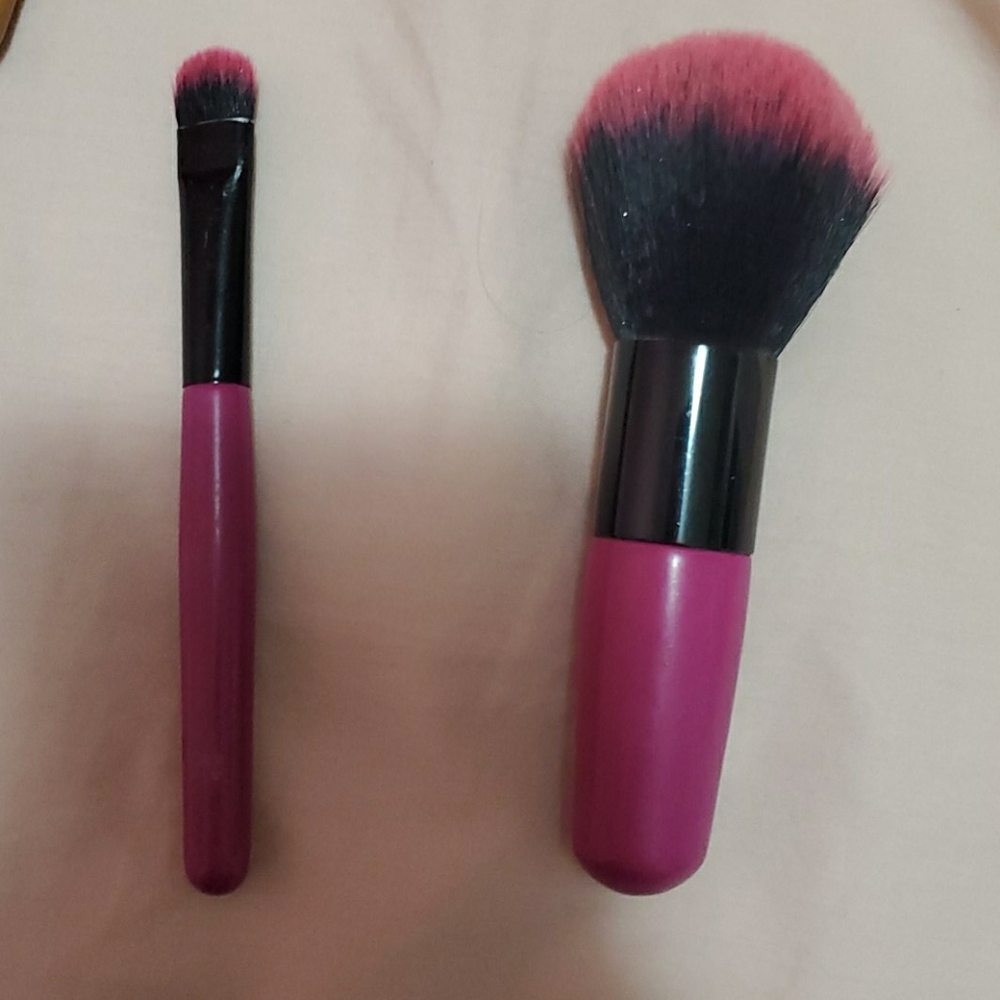 Makeup brush